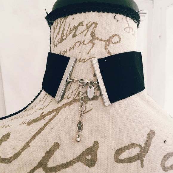 NWT Charming Charlie Wide Black Velvet Choker - Picture 2 of 2